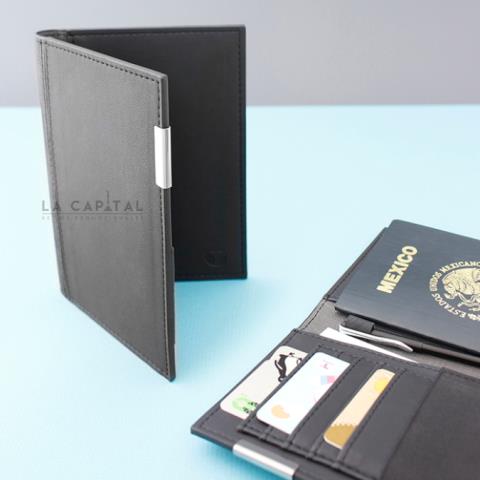 Porta pasaporte Takayama Chisaii | Articulos Promocionales